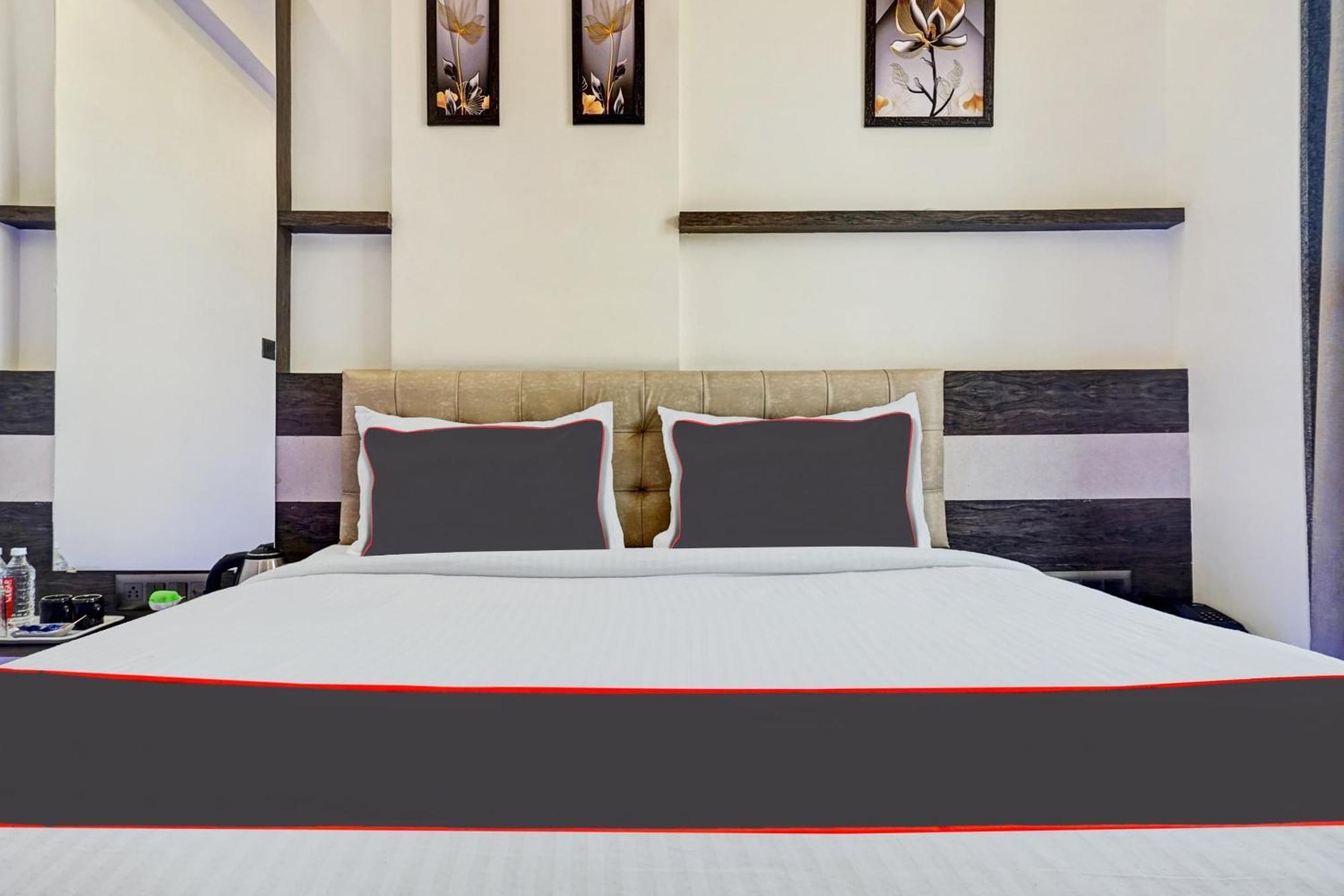 Super Townhouse Poona Royal Hotel Pimpri-Chinchwad Exterior photo