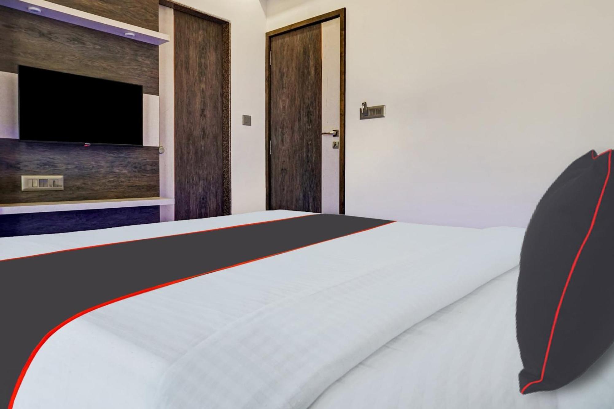 Super Townhouse Poona Royal Hotel Pimpri-Chinchwad Exterior photo