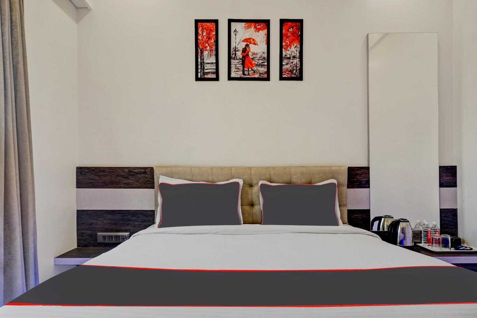 Super Townhouse Poona Royal Hotel Pimpri-Chinchwad Exterior photo