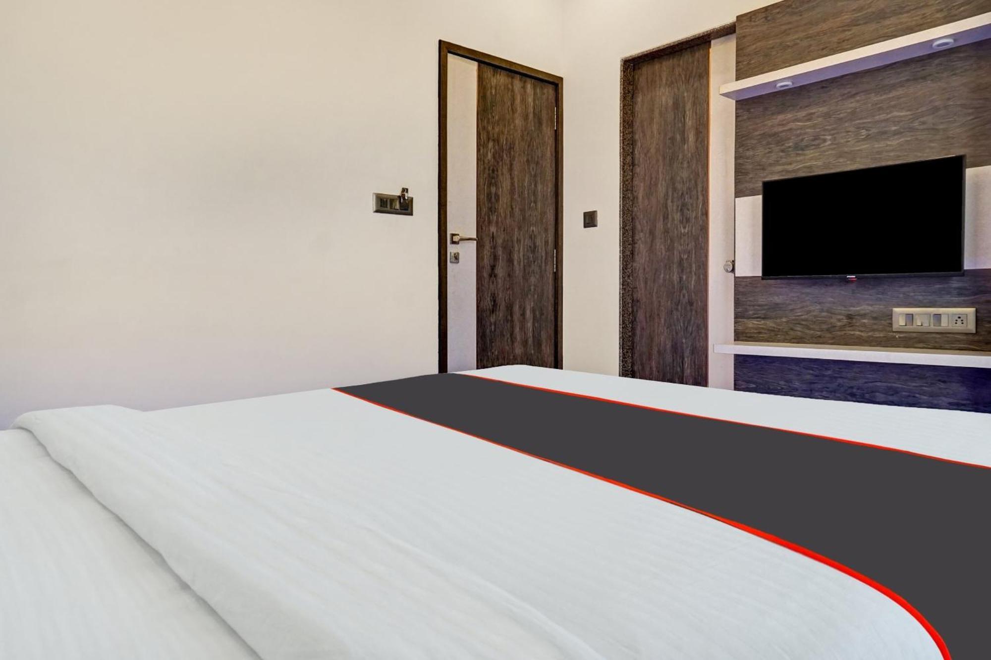 Super Townhouse Poona Royal Hotel Pimpri-Chinchwad Exterior photo