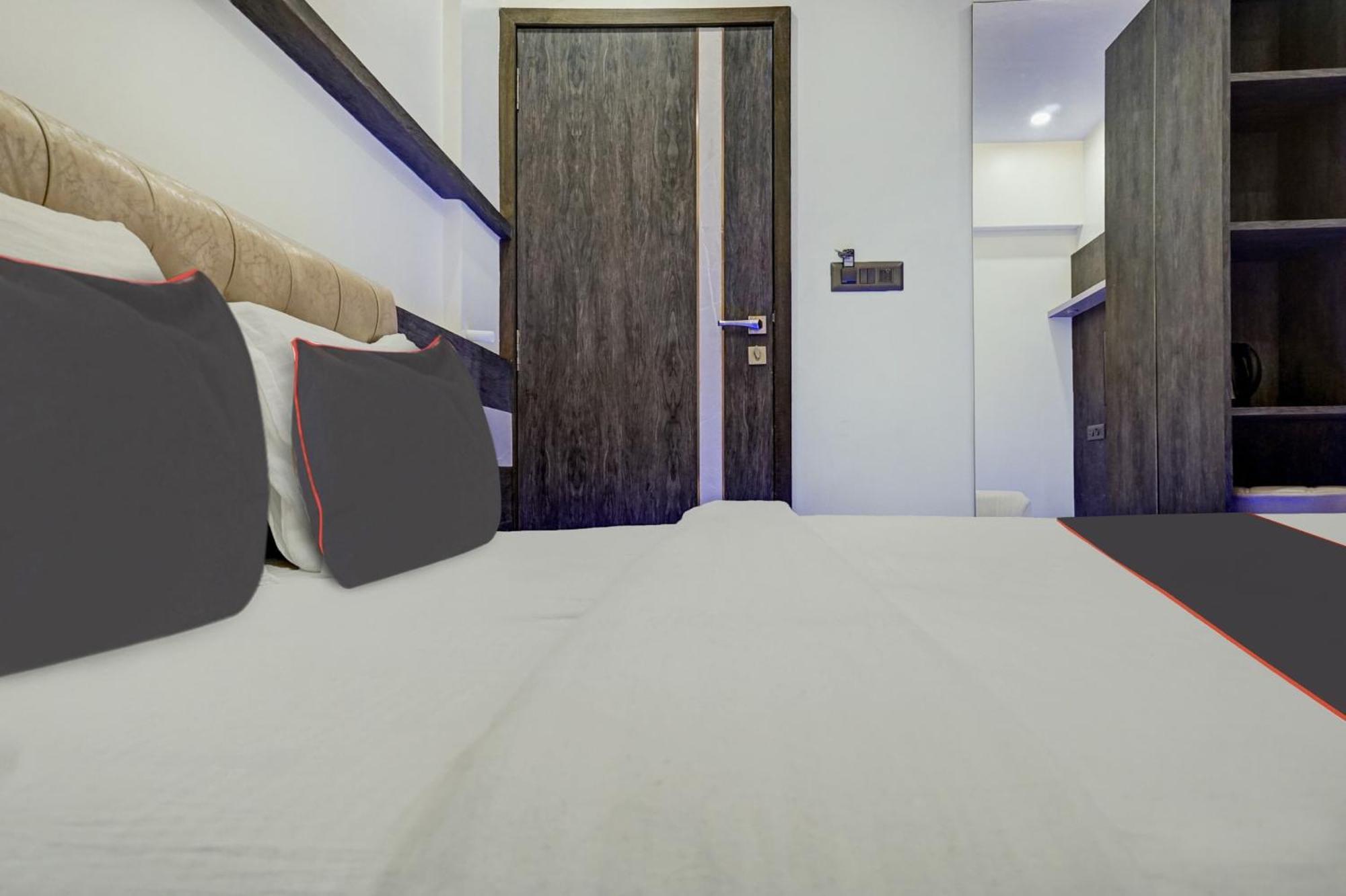 Super Townhouse Poona Royal Hotel Pimpri-Chinchwad Exterior photo